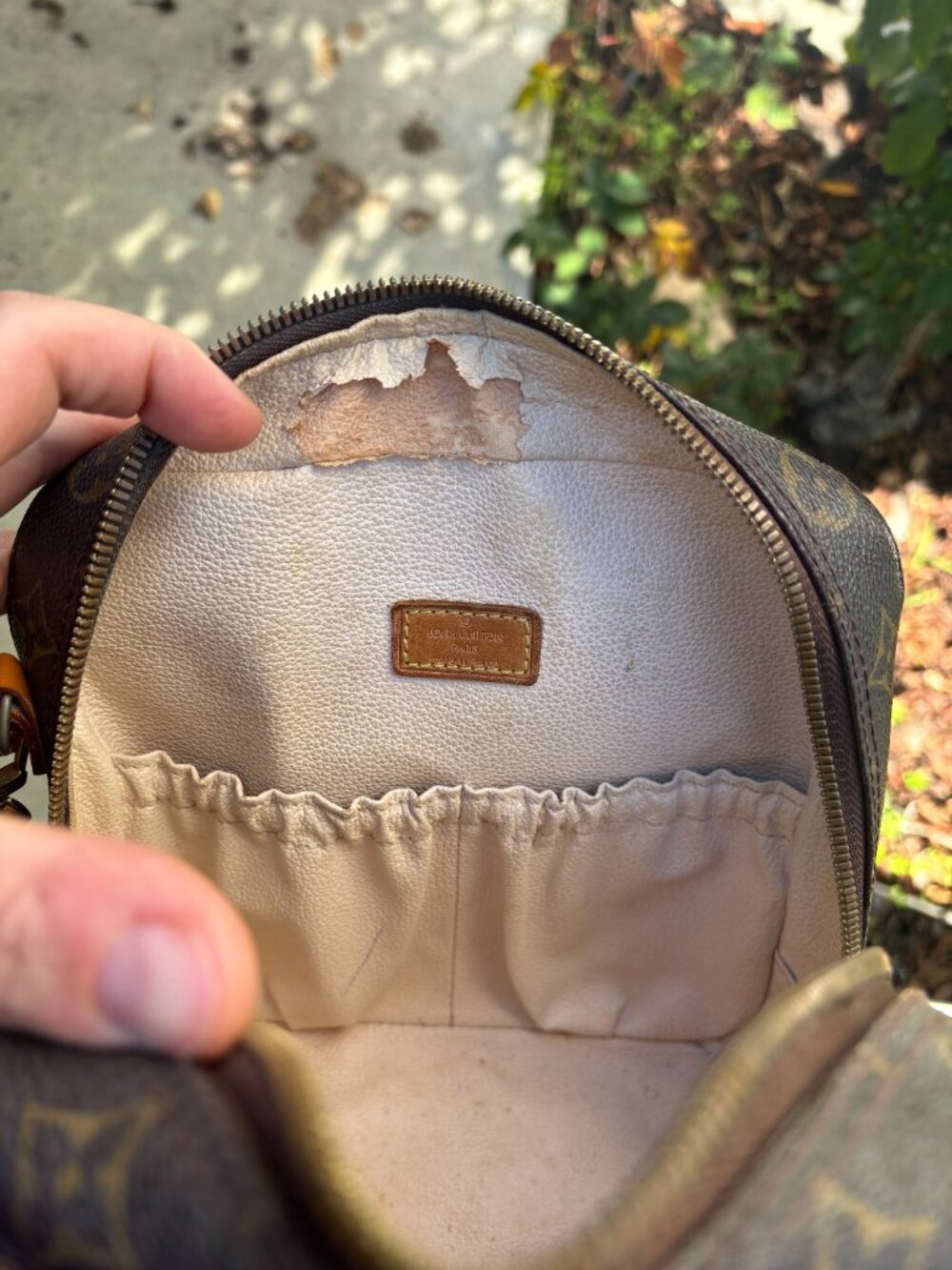 Authentic Louis Vuitton crossbody bag - Picture 7 of 13